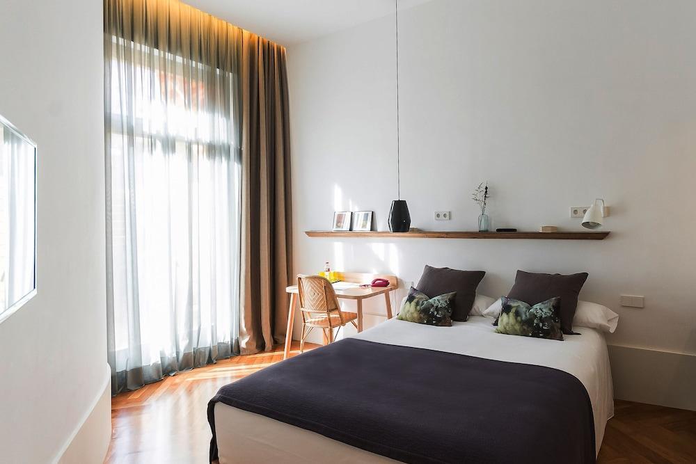 Casa Mathilda Bed & Breakfast Barcelona Exterior photo
