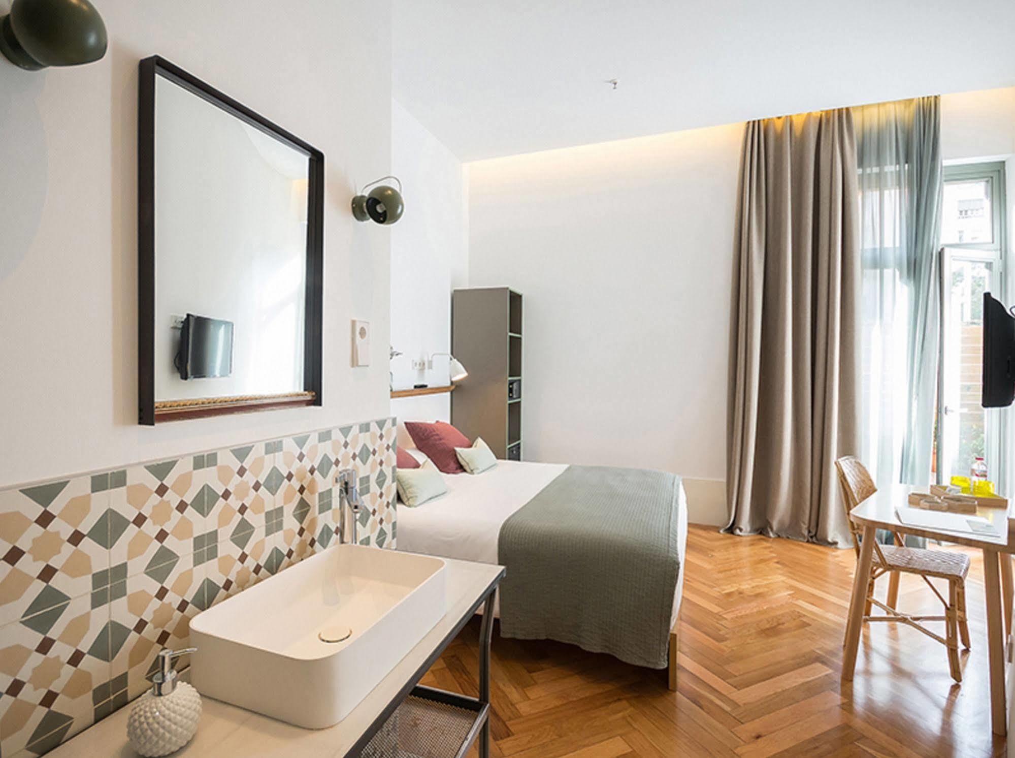 Casa Mathilda Bed & Breakfast Barcelona Exterior photo