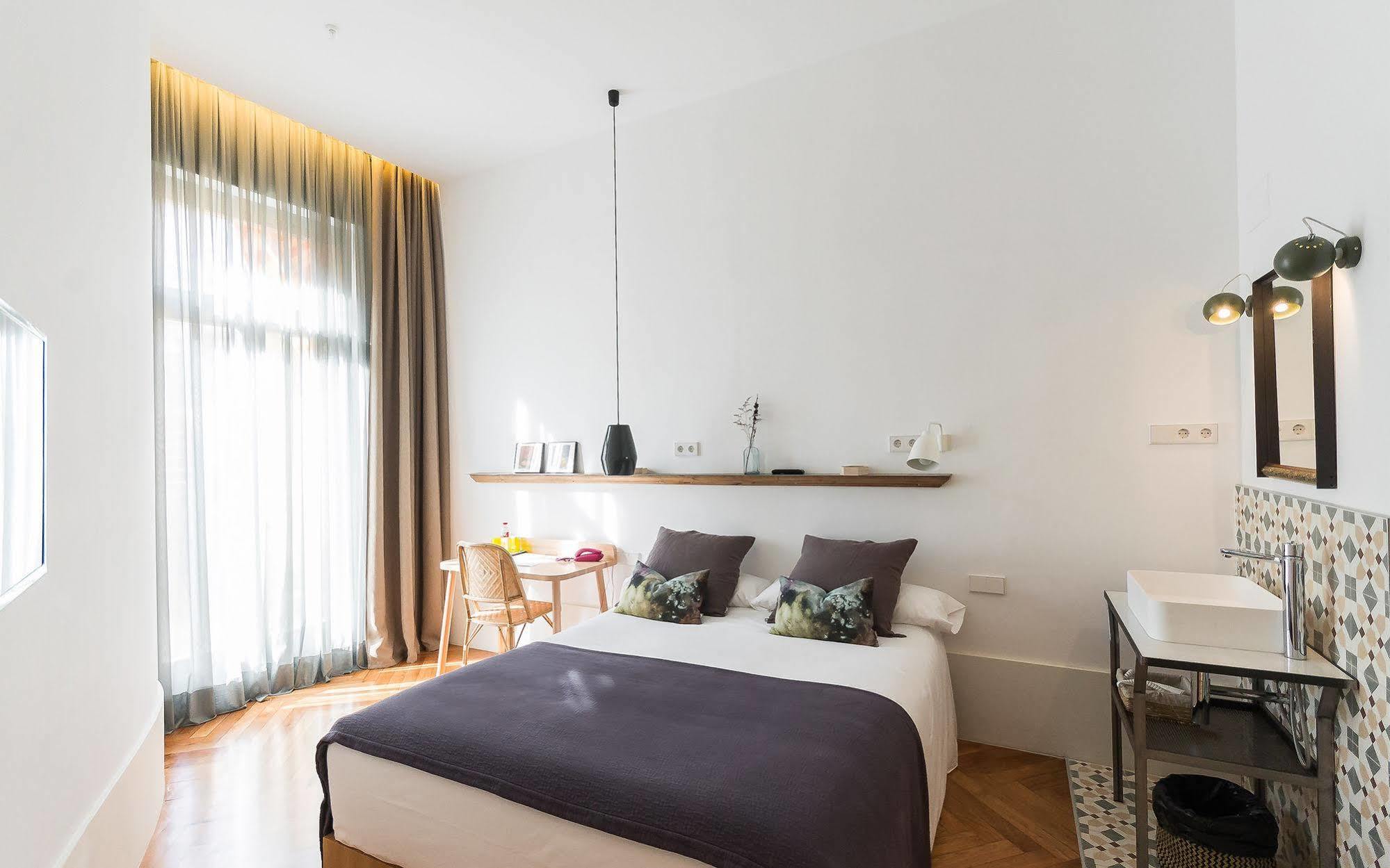 Casa Mathilda Bed & Breakfast Barcelona Exterior photo