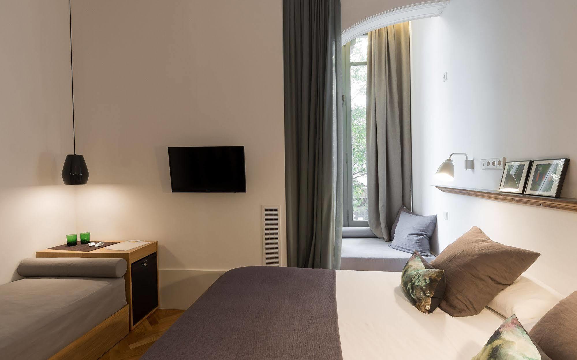 Casa Mathilda Bed & Breakfast Barcelona Exterior photo