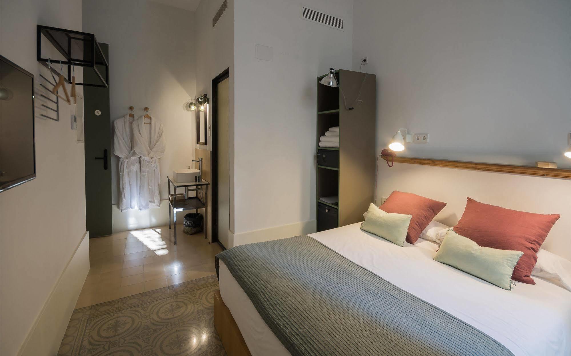 Casa Mathilda Bed & Breakfast Barcelona Exterior photo